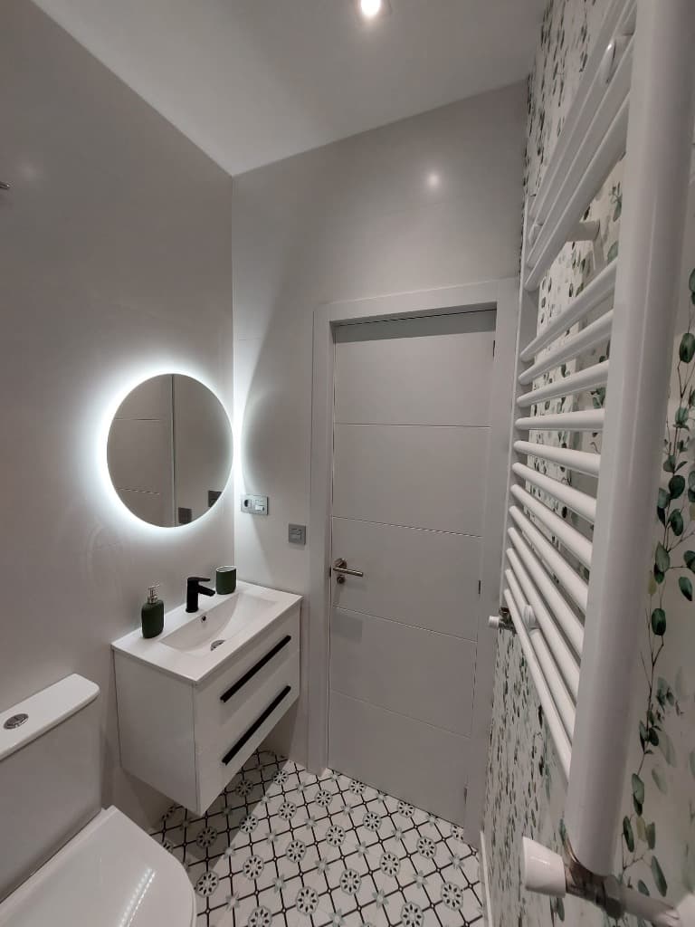Baño con Espejo LED
