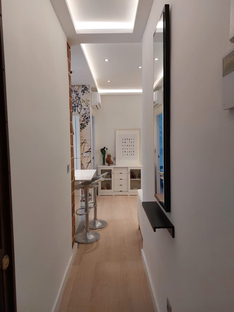 Pasillo con Iluminación LED