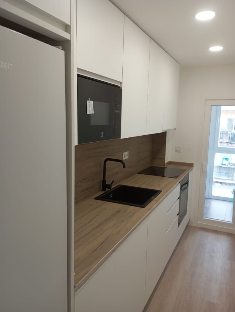 Cocina Blanca y Madera